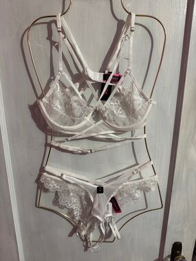 La SENZA White Lace Strappy Bra & Panty Set